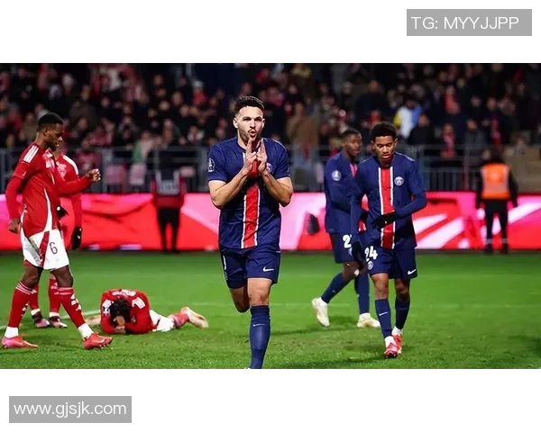 德甲焦点战平局解析巴黎圣日耳曼与国米的战术博弈与意外瞬间