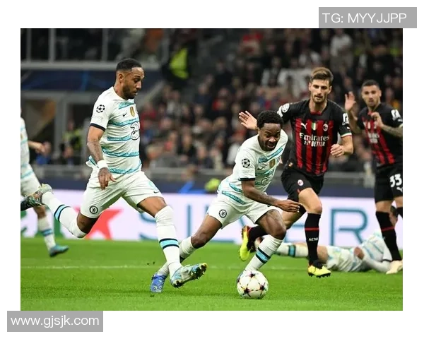 中超精彩对决曼联与AC米兰1比1平局绝杀瞬间引发全场狂欢 中超精彩对决曼联与AC米兰1比1平局绝杀瞬间引发全场狂欢