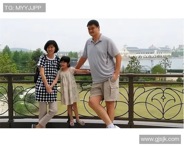 姚明婚姻历程揭秘：从青涩恋情到幸福家庭的成长之路