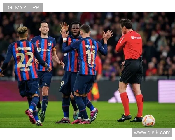 世界杯精彩对决巴萨与波尔图战成平局乌龙球成比赛焦点