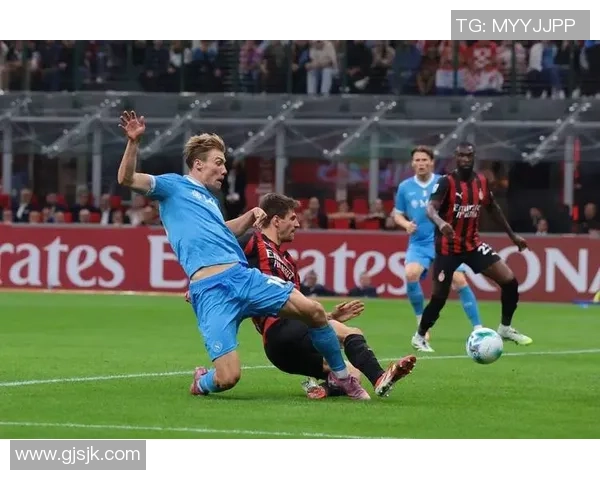 中超激战曼联逆转那不勒斯争议判罚引发全场热议 中超激战曼联逆转那不勒斯争议判罚引发全场热议