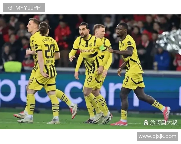 足总杯激战：巴黎圣日耳曼险胜多特蒙德红牌事件引发全场热议