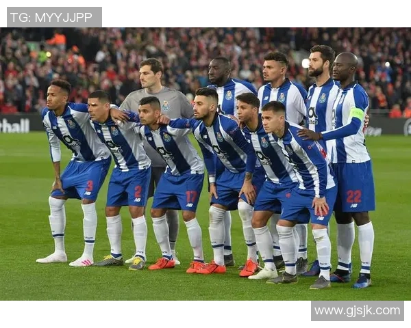 欧冠激战波尔图与曼联战平点球大战引发全场热议与转会传闻 欧冠激战波尔图与曼联战平点球大战引发全场热议与转会传闻