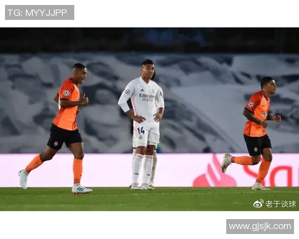 欧联杯激战：AC米兰险胜波尔图红牌事件引发全场热议