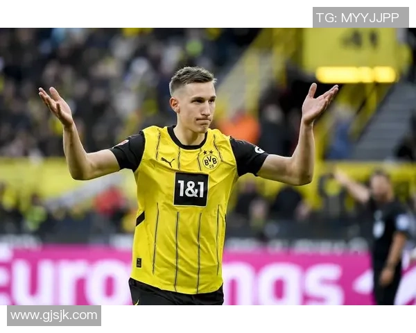 欧冠精彩对决：里昂与多特蒙德战成平局神扑瞬间引发全场热议