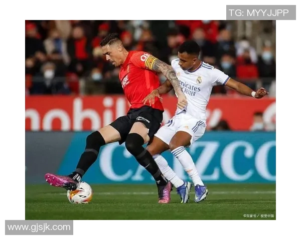 西甲激战曼联与波尔图握手言和神扑瞬间成比赛焦点数据解析引人关注 西甲激战曼联与波尔图握手言和神扑瞬间成比赛焦点数据解析引人关注